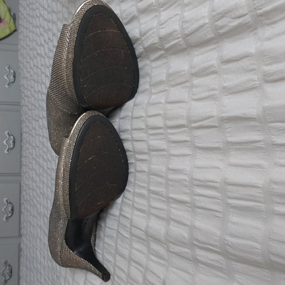Elegant Sliver Peep-Toe Heels - Picture 3 of 4